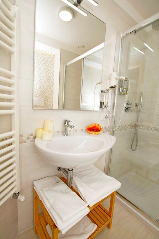 Brezza Marina Luxury Rooms 卡利亚里 外观 照片