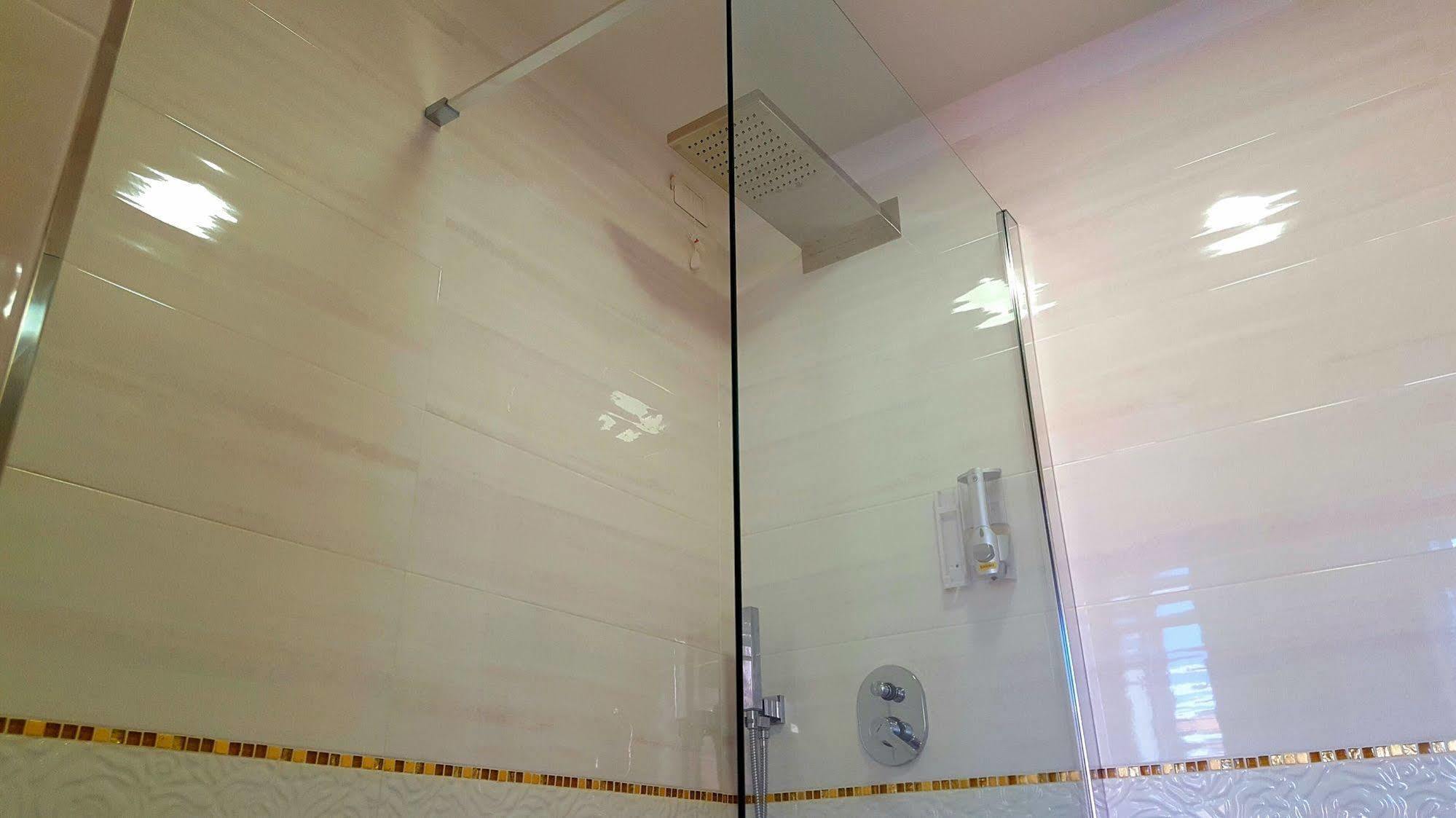 Brezza Marina Luxury Rooms 卡利亚里 外观 照片