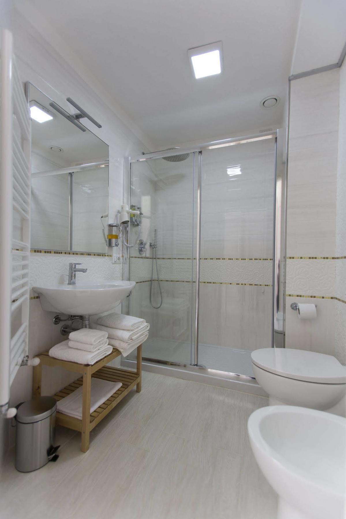 Brezza Marina Luxury Rooms 卡利亚里 外观 照片