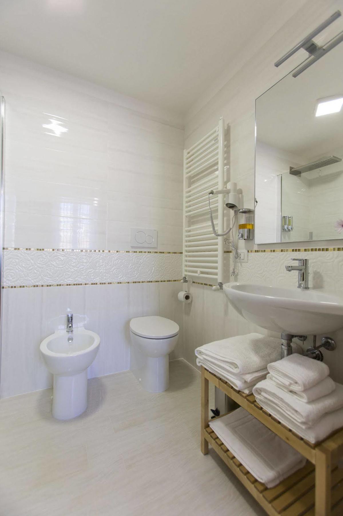 Brezza Marina Luxury Rooms 卡利亚里 外观 照片