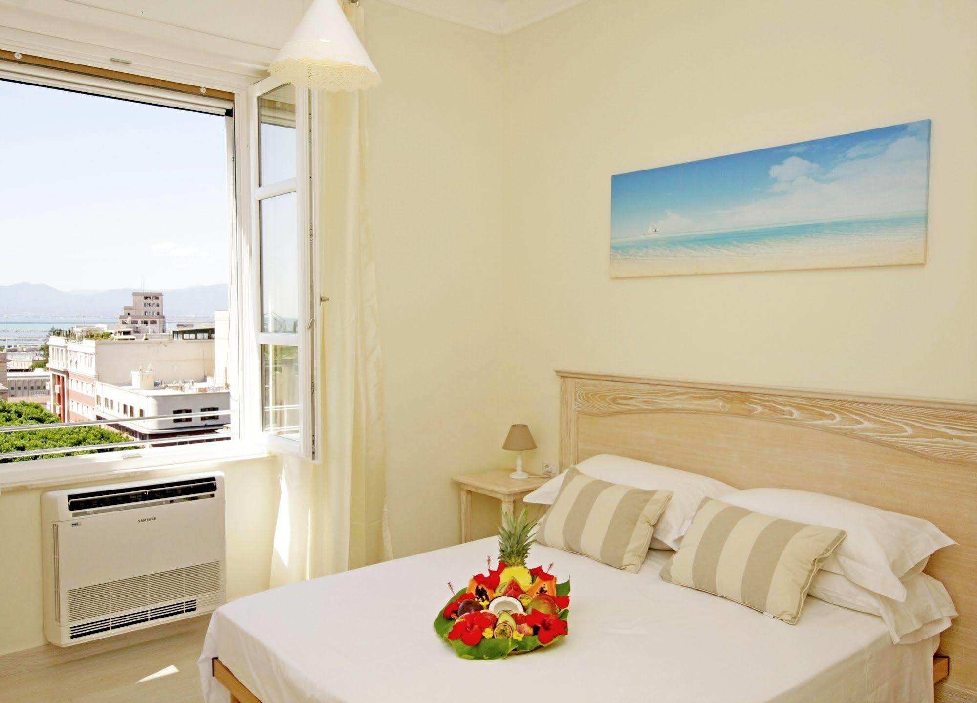 Brezza Marina Luxury Rooms 卡利亚里 外观 照片
