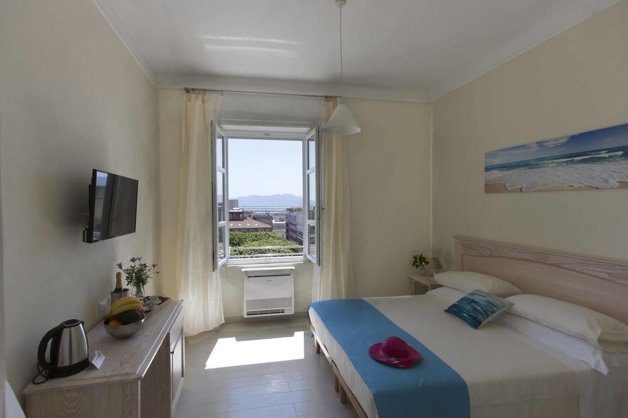 Brezza Marina Luxury Rooms 卡利亚里 外观 照片