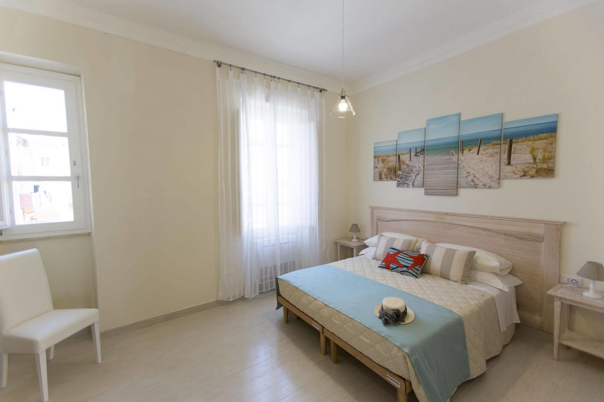 Brezza Marina Luxury Rooms 卡利亚里 外观 照片